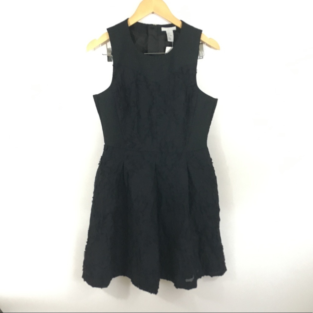Textured sweat heart fit and flare dress! Gold zip